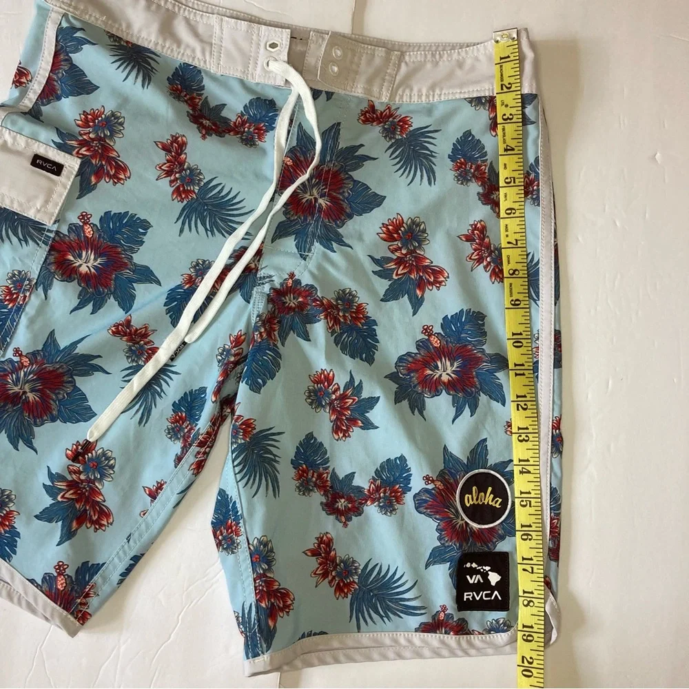 RVCA / Board shorts with a tropical floral print - Picture 10 of 10